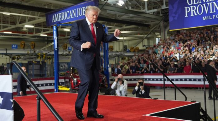 Trump presume victoria: dice que la industria automotriz está abandonando México