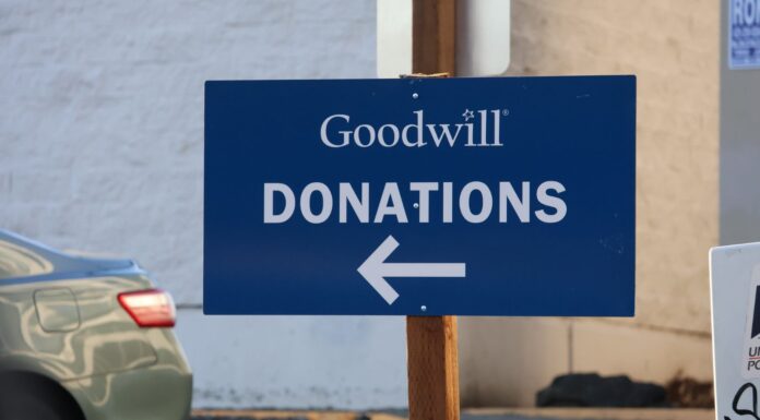 Proponen construir edificio de 300 apartamentos en el actual Goodwill de Ballard