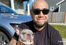 Un mexicano entre las víctimas mortales del tiroteo en Bite of Seattle Carlos Israel Sánchez Villalba sonríe mientras sostiene a su perro en una fotografía utilizada por su familia en una campaña de GoFundMe tras su fallecimiento.