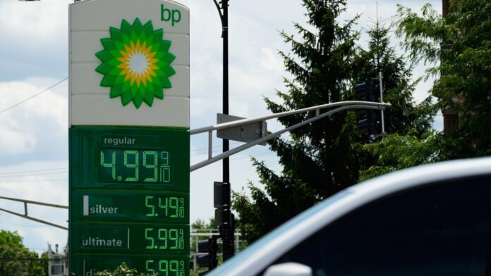 Los precios de la gasolina se ven en una gasolinera en Park Ridge, Ill., el jueves 25 de junio de 2026. (Foto AP:Nam Y. Huh) Los precios de la gasolina se ven en una gasolinera en Park Ridge, Ill., el jueves 25 de junio de 2026. (Foto AP/Nam Y. Huh)