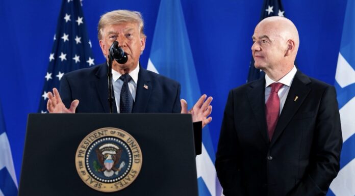 FIFA da marcha atrás a plan para vender parte del negocio del Mundial El presidente Donald J. Trump pronuncia comentarios en una recepción de la FIFA en la Torre Trump en la ciudad de Nueva York, el viernes 17 de julio de 2026, antes de la final de la Copa del Mundo el domingo. (Foto oficial de la Casa Blanca por Daniel Torok)