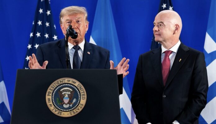 Trump - Infantino El presidente Donald J. Trump pronuncia comentarios en una recepción de la FIFA en la Torre Trump en la ciudad de Nueva York, el viernes 17 de julio de 2026, antes de la final de la Copa del Mundo el domingo. (Foto oficial de la Casa Blanca por Daniel Torok)