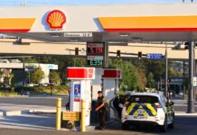 Precio de la gasolina vuelve a subir en WA y supera los $5 por galón