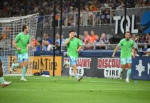 Sounders empatan 1-1 ante FC Cincinnati Kalani Kossa-Rienzi celebra junto a jugadores de Seattle Sounders FC después de anotar el gol del empate ante FC Cincinnati en el TQL Stadium.