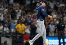 Cerveceros aplastan 22-0 a Marineros e igualan récord histórico Bryce Miller, lanzador de los Marineros de Seattle, reacciona en el campo tras permitir un jonrón de tres carreras ante los Cerveceros de Milwaukee el 18 de agosto de 2026.
