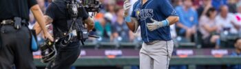 El mexicano Jonathan Aranda, de los Rays de Tampa Bay, recorre las almohadillas luego de batear un jonrón ante los Marineros de Seattle, el viernes 7 de agosto de 2026 (AP Foto/Stephen Brashear)