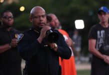 Renuncia del jefe policial de Seattle destapa problemas con el IRS, con la alcandesa y varias ausencias