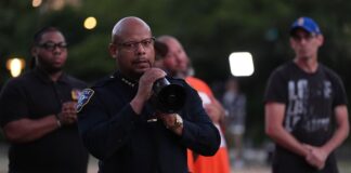 Renuncia del jefe policial de Seattle destapa problemas con el IRS, con la alcandesa y varias ausencias