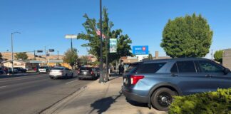 Hombre armado con machete es arrestado tras atrincherarse en un banco de Yakima