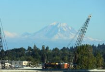 Nuevo incendio forestal quema cientos de acres cerca de Mt. Rainier