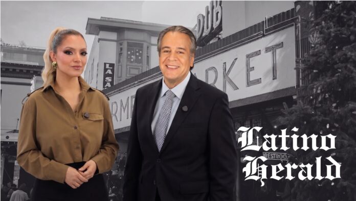 José Luis González y Rosy Trujillo, presentadores de Latino Herald Magazine, frente a una imagen del Pike Place Market en Seattle.