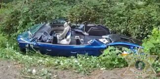 Cortan techo de auto para rescatar a conductora con 5 veces el límite de alcohol
