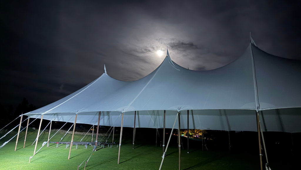 Carpa de 60 por 160 pies de Largo Tents que Jacobo Largo y sus trabajadores transportaban para instalar en un evento en Idaho cuando Largo fue detenido.