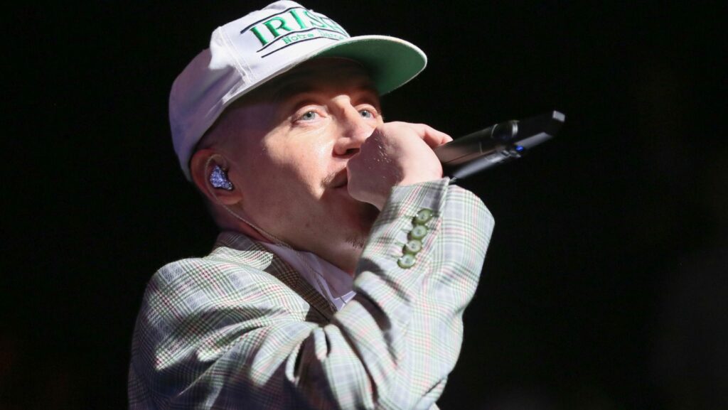 Macklemore actúa en el Austin City Limits Live at the Moody Theater durante el festival de música South by Southwest, el 17 de marzo de 2023, en Austin, Texas. (Foto de Jack Plunkett/Invision/AP, archivo)