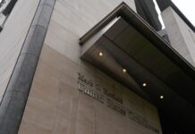 Hombre de WA se declara culpable de tráfico sexual de dos menores Vista exterior del tribunal federal Mark O. Hatfield U.S. Courthouse, el viernes 3 de octubre de 2025, en Portland, Oregon. (Foto AP/Jenny Kane)