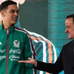 Rafa Márquez es presentado como entrenador de México de cara al Mundial del 2030 El presidente ejecutivo de la Federación Mexicana de Fútbol, Mikel Arriola (derecha), y el nuevo director técnico de la selección nacional, Rafael Márquez, posan para una fotografía durante una conferencia de prensa en la Ciudad de México, el jueves 10 de septiembre de 2026. (Foto AP/Fernando Llano)