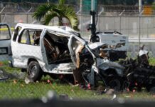 Viuda de trabajador fallecido en accidente aéreo de Miami demanda a Amazon Así quedó la furgoneta contra la que se estrelló un avión de carga de Amazon tras salirse de la pista durante el aterrizaje en el Aeropuerto Internacional de Miami, el 8 de septiembre de 2026. En la van viajaban siete trabajadores de limpieza; cinco murieron y dos resultaron heridos. (Foto AP/Rebecca Blackwell)