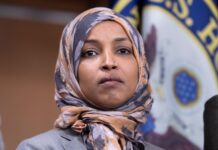 Autoridades migratorias registran vivienda de congresista demócrata crítica de Trump La representante demócrata Ilhan Omar en el Congreso, en D.C., el 13 de enero del 2026. (AP foto / J. Scott Applewhite)