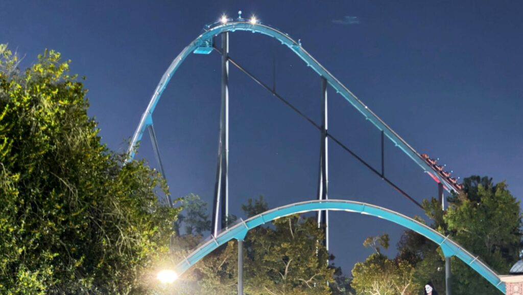 Se muestra una montaña rusa en Six Flags Georgia el lunes 12 de octubre de 2026, al noroeste de Atlanta. (Foto AP/Emilie Megnien) El parque se ubica a las afueras de Atlanta.